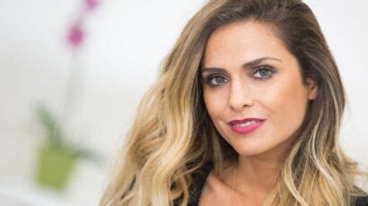 clara morgane chaude|Clara Morgane : elle a (beaucoup) trop chaud cet été ! (PHOTOS)